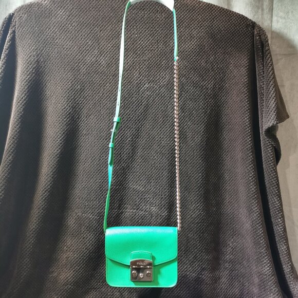 Pelle Green/Gold Crossbody EUC #239 - Picture 2 of 11